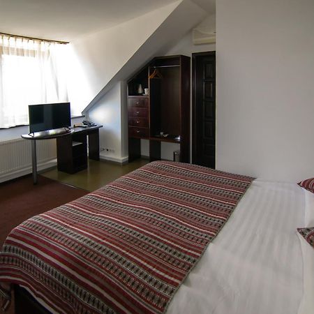 Knyazha Hora Hotel Kaniv Rum bild
