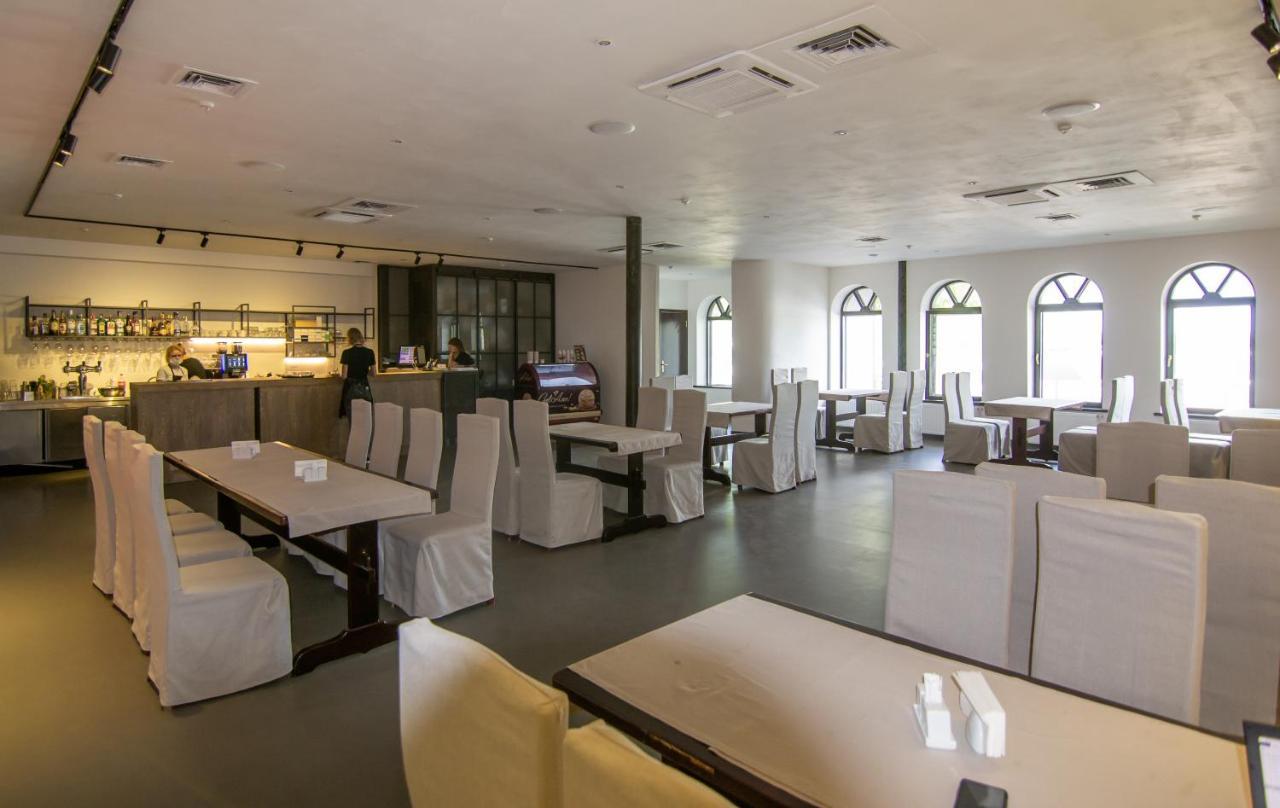 Knyazha Hora Hotel Kaniv Exteriör bild