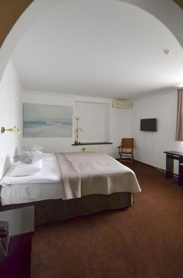 Knyazha Hora Hotel Kaniv Exteriör bild