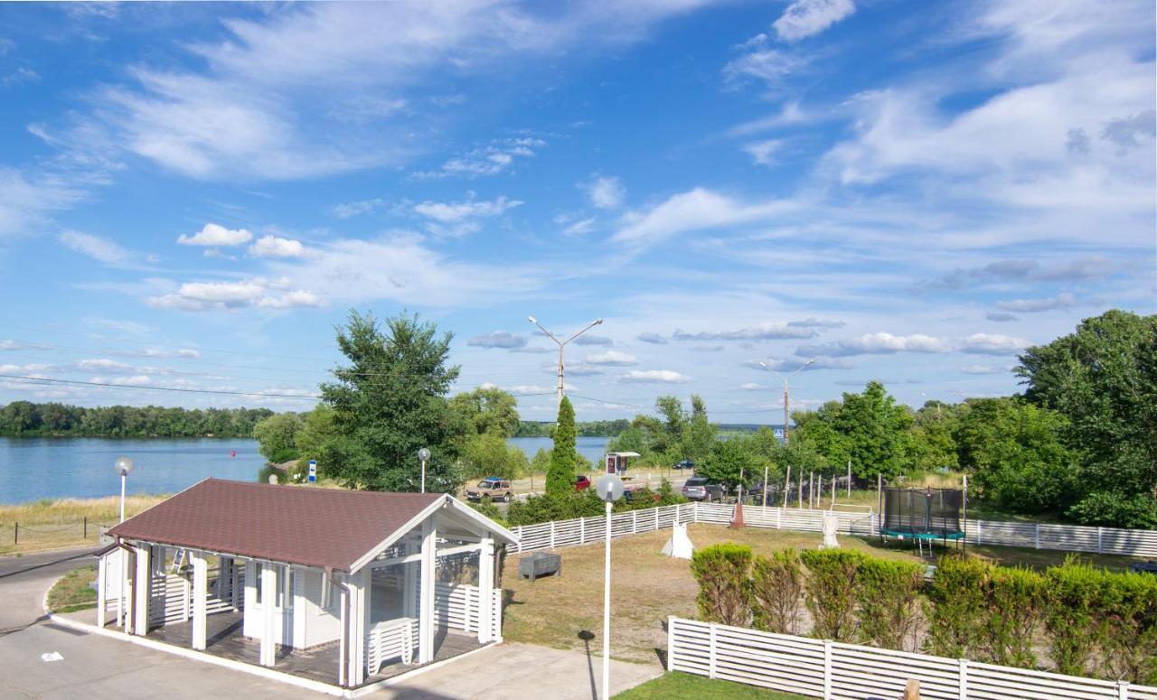 Knyazha Hora Hotel Kaniv Exteriör bild