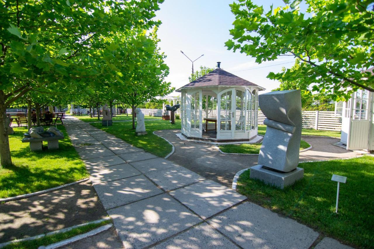 Knyazha Hora Hotel Kaniv Exteriör bild