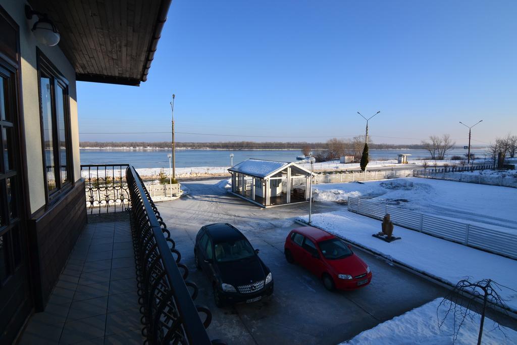 Knyazha Hora Hotel Kaniv Exteriör bild