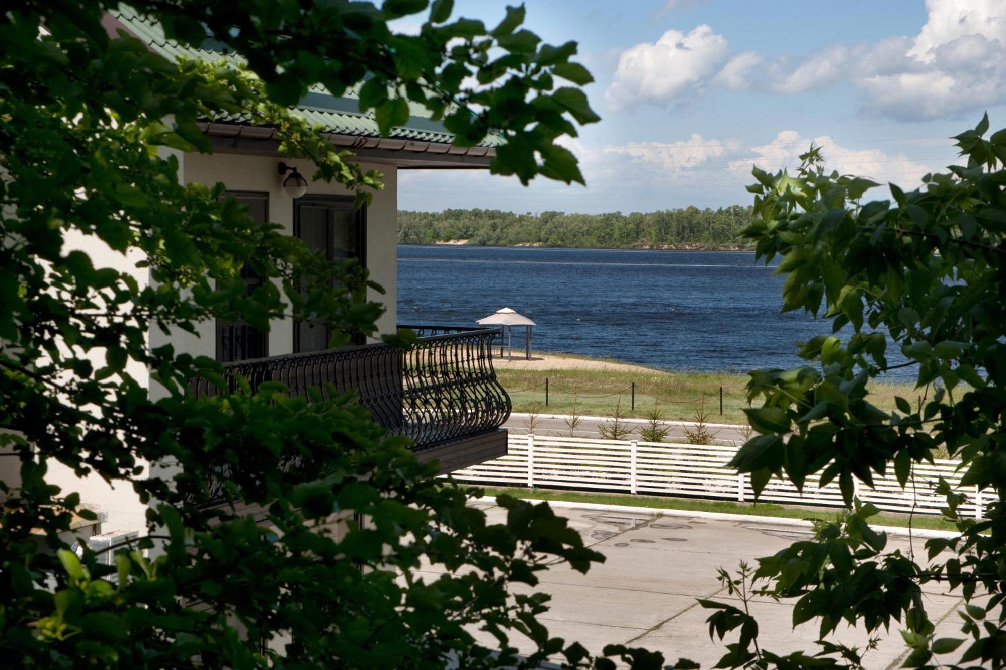 Knyazha Hora Hotel Kaniv Exteriör bild